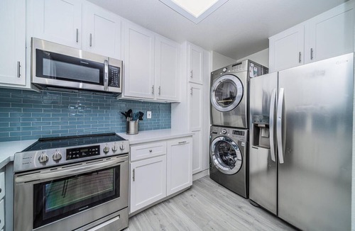South Mission Beach Condo | Ocean Views * Penthouse * Dogs OK!
