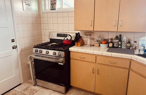 Ocean Beach Cottage | Oceanfront Cottage- on the cliffs- water front property