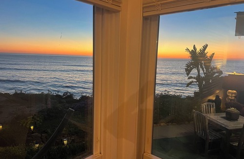 Ocean Beach Cottage | Oceanfront Cottage- on the cliffs- water front property