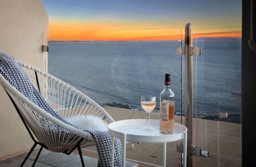 Malibu Villa | Oceans Views Zen Retreat | 6 Min Walk to Beach | Dolphin Spotting | Pet OK