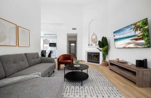 North Pacific Beach House | One Block to Pacific Beach Pier and Boardwalk