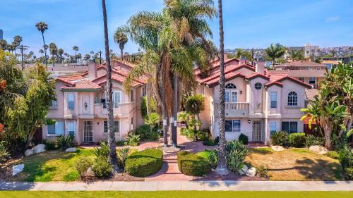 North Pacific Beach House | One Block to Pacific Beach Pier and Boardwalk