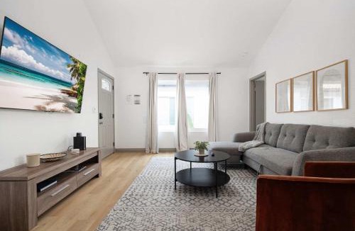 North Pacific Beach House | One Block to Pacific Beach Pier and Boardwalk