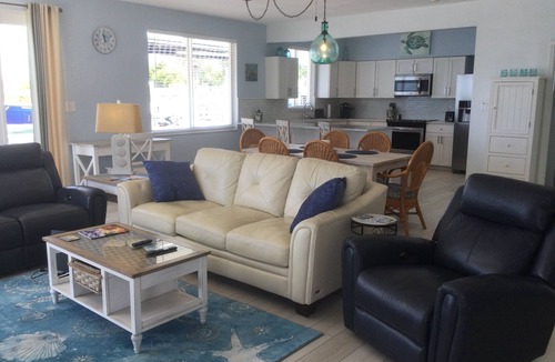 Little Venice House | Open Ocean View, Private Hot Tub, Ice Machine, Moor 26' Boat!