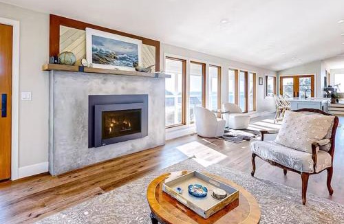 Elk House | Panoramic Ocean View Home in Elk with Beach Access