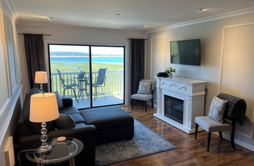 Crown Point Condo | Paradise on the bay - Luxury condo