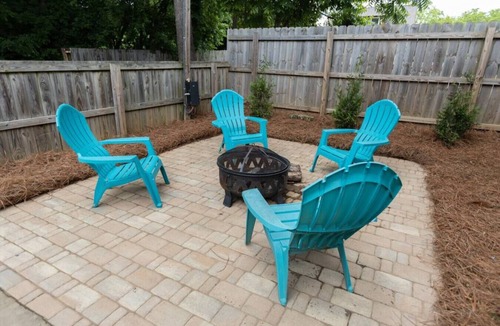 Villa Heights House | PARKWOOD PARENT · Bungalow+Tiny House ★ Private Yard ★ Pet Friendly