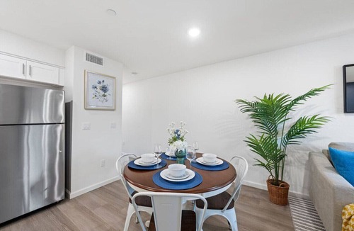 Crown Point Apartment | PB Penthouse, King Bed, 2 Blocks to Beach, Parking