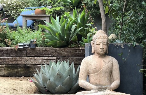 Eagle Rock House | Peaceful Hillside Garden Cottage