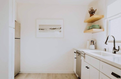 Olde Solana Beach Apartment | Peek-a-boo Ocean View - Modern Solana Surf Loft
