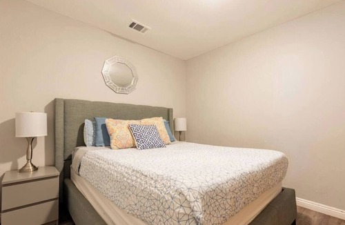 Pacific Terrace Hotel | Perfect for business trips, conventions & fun getaways — just a minute’s walk to the San Diego Convention Center, PETCO PARK, nightlife, and public transit. Includes secure, free parking for one vehicle plus a dedicated workspace and high-speed Wi-Fi