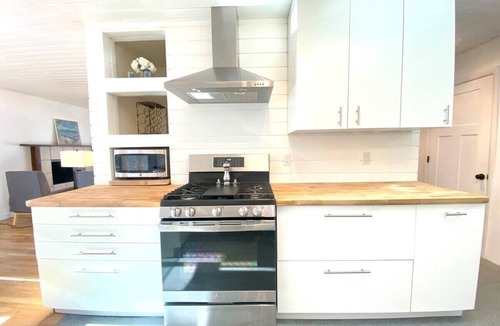 Harbor Springs House | Pet Friendly Home on Dead End, 3 Blocks from Bluff
