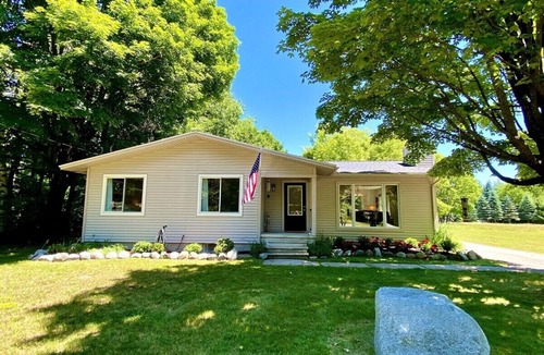 Harbor Springs House | Pet Friendly Home on Dead End, 3 Blocks from Bluff