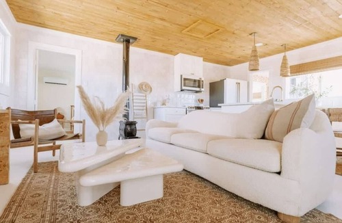 Joshua Tree House | Petit Noir Remote Retreat, Yoga Deck, Hot Tub