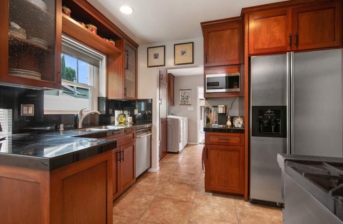 Sherman Oaks House | PICTURE PERFECT minutes to UNIVERSAL STUDIOS & HOLLYWOOD: Rated 10/10!