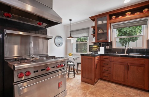 Sherman Oaks House | PICTURE PERFECT minutes to UNIVERSAL STUDIOS & HOLLYWOOD: Rated 10/10!