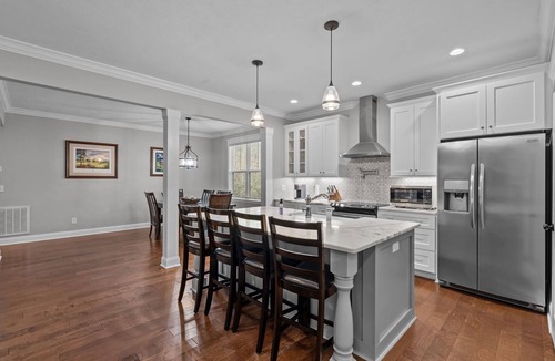 Pinehurst House | Pinehurst #6 Spacious 4 Bedroom Farmhouse with fast Wifi & Huge Deck w/Fireplace