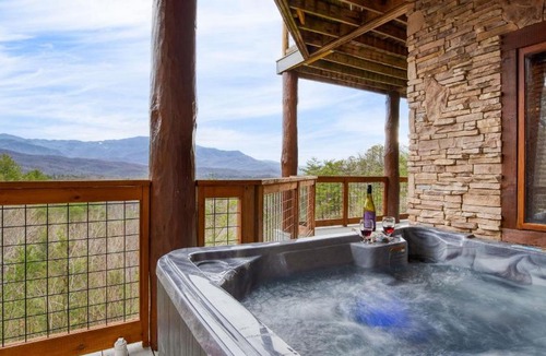 Pittman Center House | Pinnacle Chalet by AvantStay