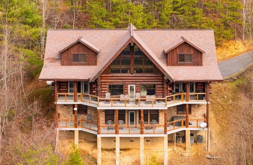 Pittman Center House | Pinnacle Chalet by AvantStay