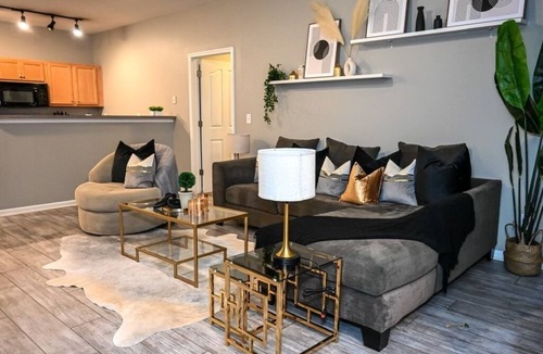 Optimist Park Apartment | PLUSH - Entire Condo - Uptown Charlotte