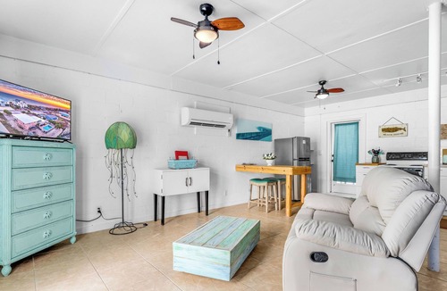 East End House | POMPANO Beach studio with pool. Lovely Couple's Getaway… Steps to beach