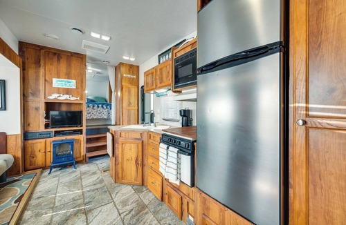 New London Cottage | Pool & Dock Access! Badin Lake Resort Gem