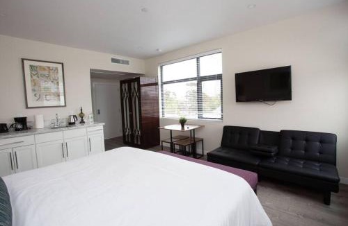 Bankers Hill Hotel | Premier Location with Great Scenic Downtown View