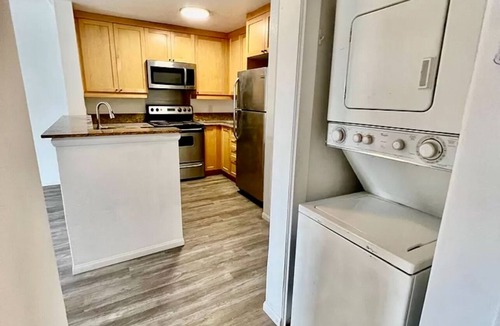 University City Condo | Prime Location, 5 minutes to the beach, UCSD, Hospitals, UTC mall