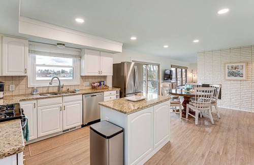 Lowell House | Private Beach, 3,000 Sq Ft: Murray Lake Retreat!