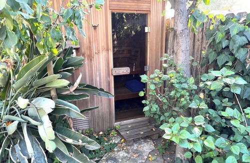 Valley Glen House | private bungalow jacuzzi and sauna