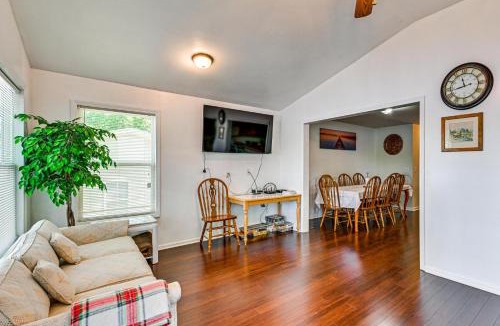 Southmont House | Private Dock! High Rock Lake Getaway in Lexington