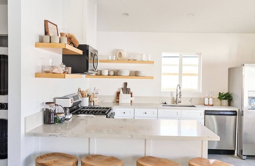 Thousand Oaks House | Private Guest House with Full Kitchen, 30 minutes to L.A. & Beach