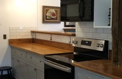 Brainard Apartment | Private Guest Suite in 1771 Farmhouse - 5 minutes to Jiminy Peak
