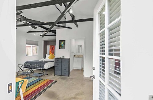 Pico - Robertson House | Private Guesthouse · Central Los Angeles