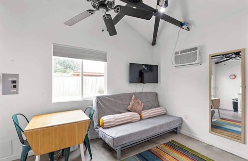 Pico - Robertson House | Private Guesthouse · Central Los Angeles