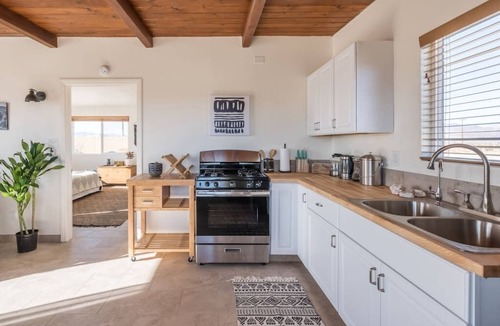 Wonder Valley House | *Private Hot Springs* Yucca House with Granite Tub