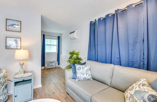 Ocean City Apartment | Private Hot Tub: Fort Walton Beach Bungalow!