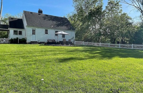 Grosse Ile Cottage | Private Island Cottage – Bring Your Boat – Free Public Launch on Grosse Ile