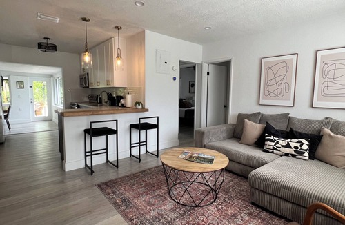 South Middle River House | Private + Modern + Heated Pool + BBQ Near Wilton Manor & Las Olas
