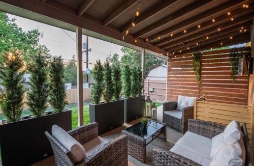 Lamar Heights Area House | Private Upper Unit Home, Pet Friendly, Min to DT