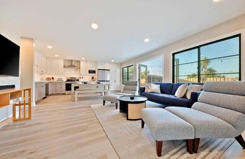 North Clairemont House | Private Villa Poolside Oasis 15 Min to Everything!