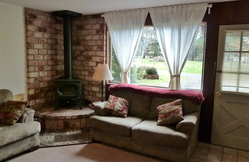 Boonville House | Private Vineyard Guest House - Close to Dining, Wine Tasting