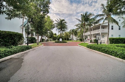 Coral Lagoon House | Professionally Decorated - Large Boat Slip - This Villa Is A Must Stay !