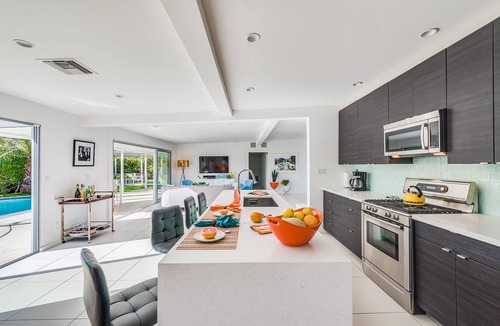 Palm Springs House | PS 6Palms: Mid-Century Gemstone Makes Palm Springs The Life!