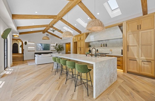 Beach Barber Tract House | Puertas del Cielo La Jolla Spa + Rooftop