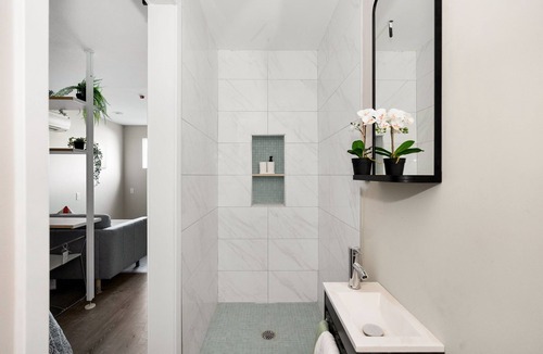 North Park Hotel | Quaint, New Hideaway Studio-sized Room