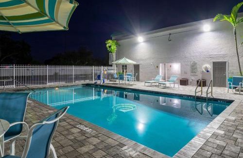 Bayshore Gardens Hotel | Quality Inn Bradenton - Sarasota North