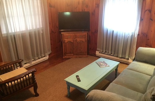 Fry's Spring House | Quiet Comfy Cottage - Super Clean - Equipped for Comfort and Enjoyment!