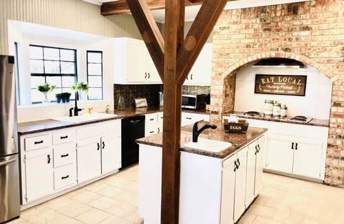 Liberty Hill House | Quiet Farmhouse surrounded by 50 acres