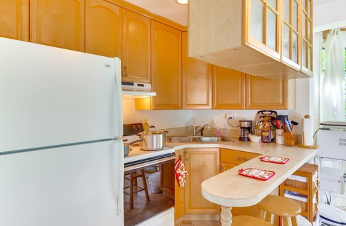 Bel Air Apartment | Quiet LA Retreat with Pool and Patio